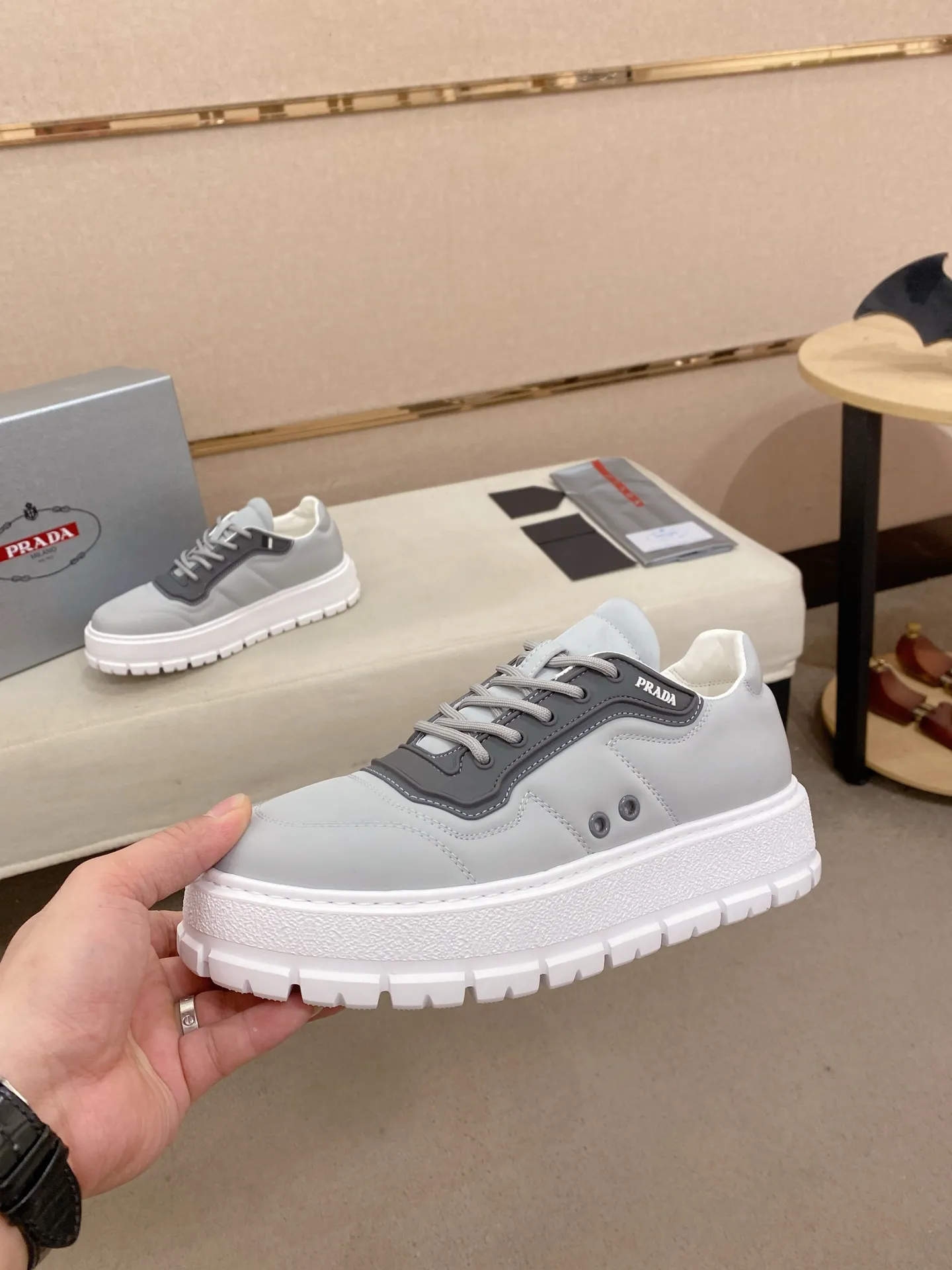 Factory price 580💰 ✔️✔️✔️High version High-quality new PRADA counters are on the market simultaneously, new men's shoes, 😘fabrics imported technological waterproof fabrics, made by pure handicrafts. Lining: Full cowhide lining. 👍🏿 High-end ☄️ air-cushion molded anti-slip rubber outsole, exquisite lines, simple and elegant, comfortable and high-end for leisure travel. Code number: 38 to 45